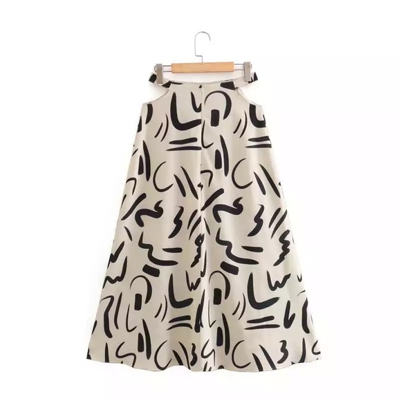 SHEIN 
Beautiful printed maxi skirt set in Black and White. Sizes S,M,L - Picture 2 of 5